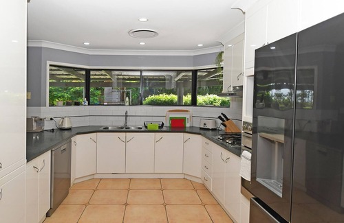 Dundowran Beach House | Seagrass - Waterfront, 4 Bedrooms, Wifi