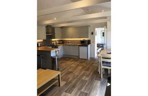 Leedstown House | Seahorse Lodge - a hidden countryside gem with Hot tub