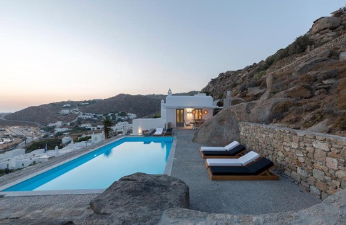 Tourlos Villa | Sealine Villas