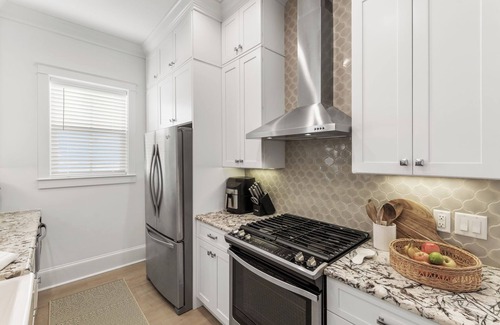 Greenway Park House | Seaplane Cottage, Dog Friendly! 4 Bikes