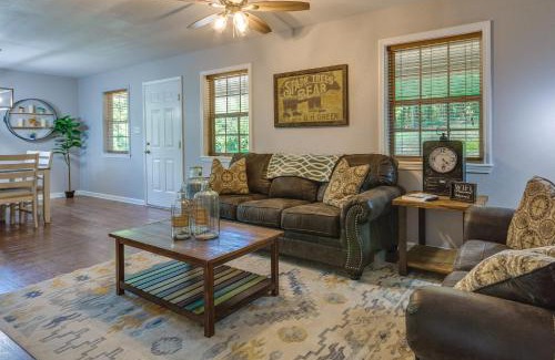 Searcy House | Searcy Vacation Rental with Deck and Water Views!