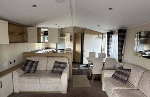 Ingoldmells House | Seascape - 2 bed caravan next to Fantasy Island Ingoldmells, dog friendly