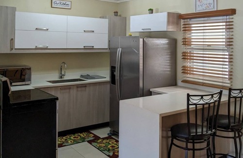 Harbour View House | Seascape Haven By The Harbour near Kingston Airport