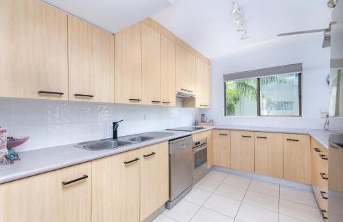 Port Douglas Apartment | Seascape Holidays - Tropical Reef Apartments