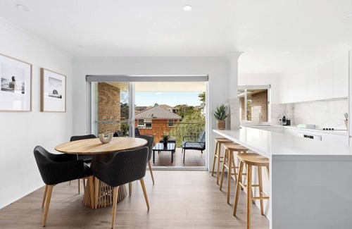 Cronulla Apartment | 'Seascape' - Luxury 2 Bedroom Apartment - moments from Cronulla Beach