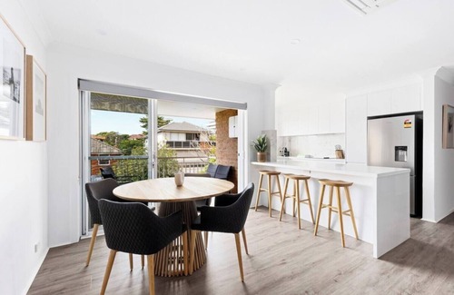 Cronulla Apartment | 'Seascape' - Luxury 2 Bedroom Apartment - moments from Cronulla Beach
