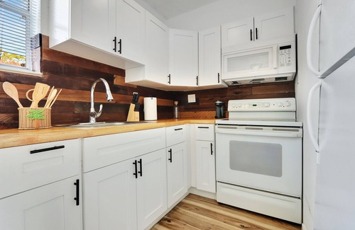 Harbordale Apartment | Seascape: Mins to Las Olas & Beach