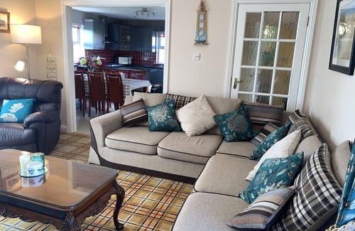 Belmullet House | Seascape - on the edge of town! 4 bedrooms, each with its own bathroom!