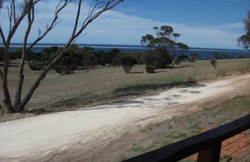Kingscote House | SeaSee Holiday House - Amazing views