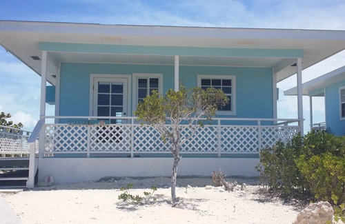Black Point Cottage | Seashell Cottage with breathtaking views! Near Swimming Pigs.