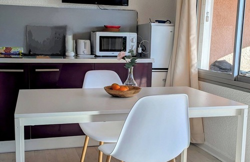 La Nartelle Apartment | Seaside apartment Sainte Maxime, Gulf of St-tropez. Pine forest.quiet.pool