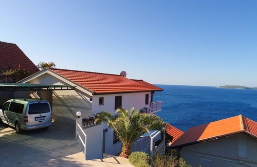 Podobuce Apartment | Seaside Apartments Hrkać - Standard One Bedroom Apartment with Terrace and Sea View 2
