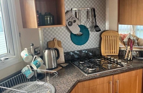 Llanrhystud House | Seaside Bliss for the Family: Spacious Caravan by the Sea, Sleeps 4, Perfect for Kids