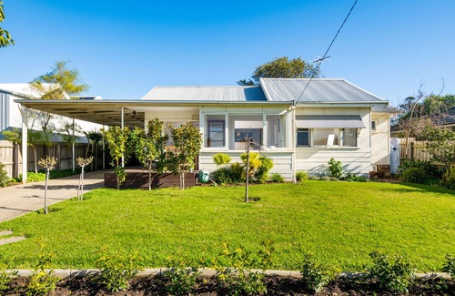 Portarlington House | Seaside Chic: stylish, private, conveniently located, minutes from beach/town