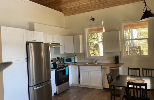 Pender Island Cottage | Seaside Cottage on Avalon Flower Farm, Pender Island.U-pick bouquet included