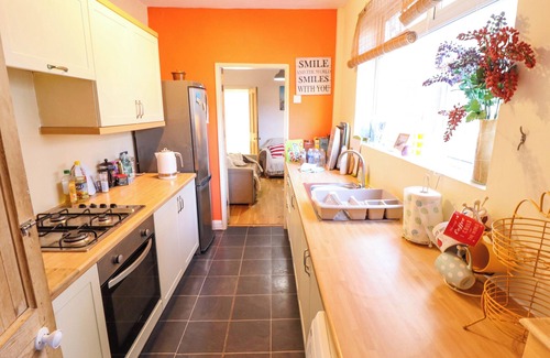 Cleethorpes Cottage | SEASIDE COTTAGE, pet friendly, country holiday cottage in Cleethorpes