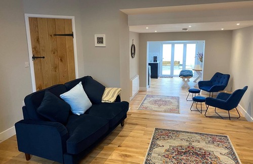 Aberaeron House | Seaside Elegance: Luxury Retreat with a South-Facing Porcelain Courtyard