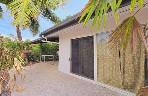 Suva Apartment | Seaside Exotic Studio: Walk to the seawall and Suva City: Free Wifi & Parking