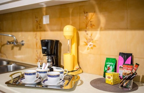 Avia Apartment | Seaside Family Haven - Avia's Spacious Getaway