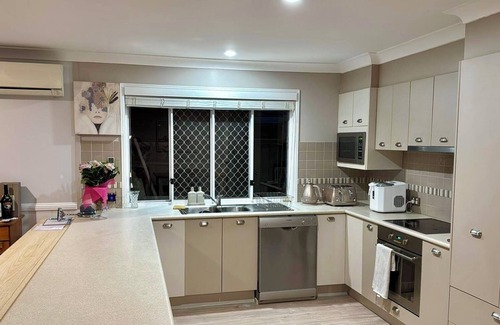 Victoria Point Villa | Seaside Getaway - 5 Min Stroll to Sandy Beach