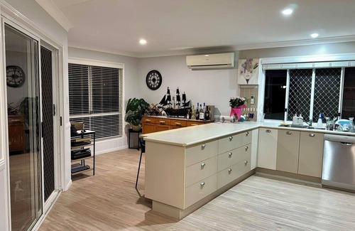 Victoria Point Villa | Seaside Getaway - 5 Min Stroll to Sandy Beach