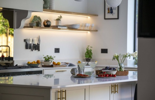 Boscombe Cottage | Seaside glamour- steps from the beach - Oceans Reach