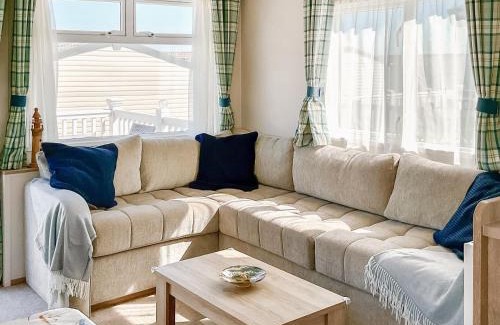 Blue Anchor House | Seaside Jollys