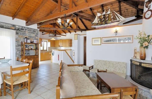 Lefktron Villa | Seaside Mulberry Villa in Stoupa