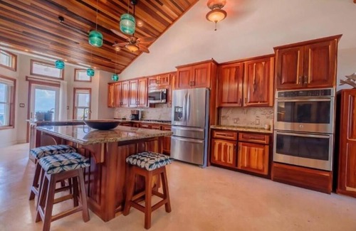 San Pedro House | Seaside Palace in Paradise 4 Bedroom/3 Bath Luxury Home.