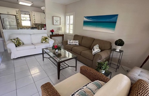 Bahamas Terrace Villa | Seaside/Poolside villa 3 min walk to beach