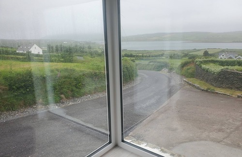 Portmagee Apartment | Seaside Retreat-2 Bed-Sleeps 4-Parking-Pets