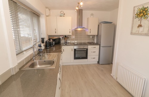 Morfa Bychan Cottage | SEASIDE RETREAT, family friendly, with a garden in Porthmadog