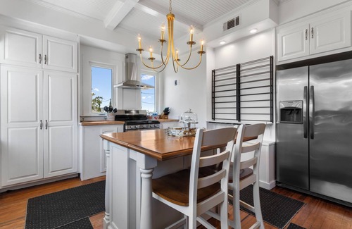 Pass Christian Condo | Seaside Retreat-Spacious 5 bedroom 3.5 bath condo near beach, dining & shopping