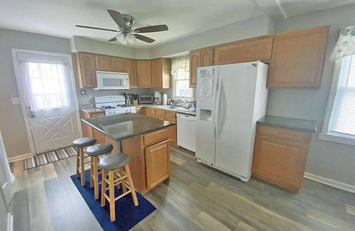 Seaside Heights House | Seaside Retreat Cottage has been totally renovated and lots of backyard space!