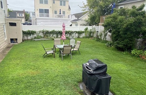 Seaside Heights House | Seaside Retreat Cottage has been totally renovated and lots of backyard space!