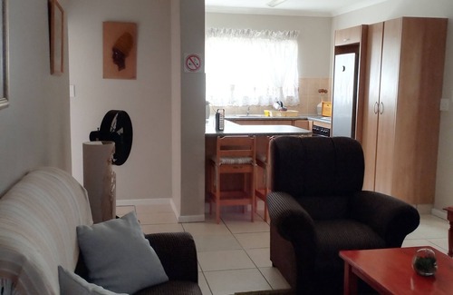 Klein Brak River Apartment | Seaside self-catering holiday accommodation with garden/braai (BBQ) facility.
