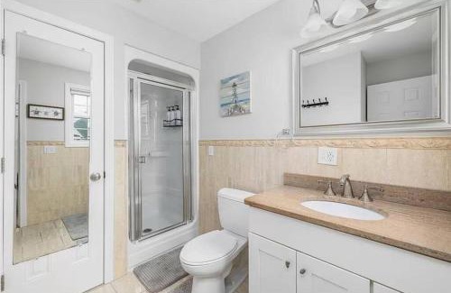 Warwick House | Seaside Serenity - Ocean view bliss near beach