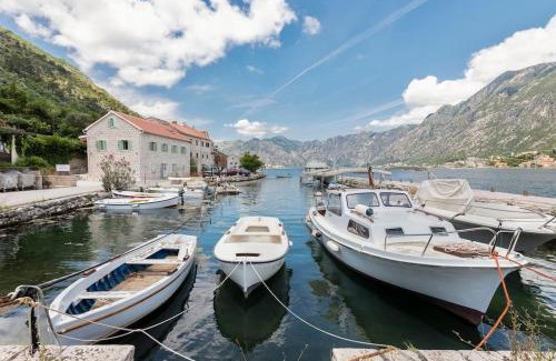 Muo House | Seaside Stone House - Bella Vista