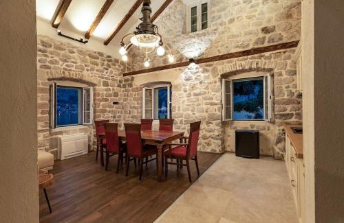 Muo House | Seaside Stone House - Bella Vista