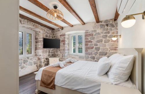 Muo House | Seaside Stone House - Bella Vista