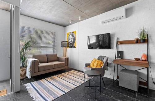 Sea Point Apartment | Seaside Studio Perfect Location