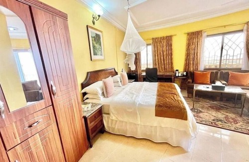 Freetown Hotel | Seaside Suites and Hotel Room #118