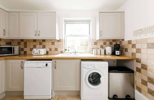 Felpham House | Seaside Villa with Garden, 40m to Beach