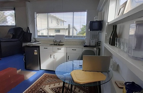 Westport Cottage | Seaside with sheltered garden and cycle trail access. Winter discounts now on.