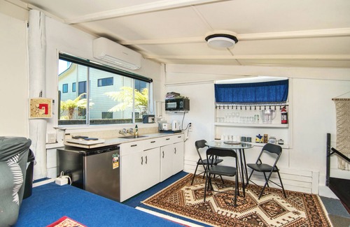 Westport Cottage | Seaside with sheltered garden and cycle trail access. Winter discounts now on.