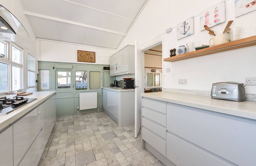 Pagham Cottage | Seasidings, Pagham - sleeps 10 guests in 5 bedrooms