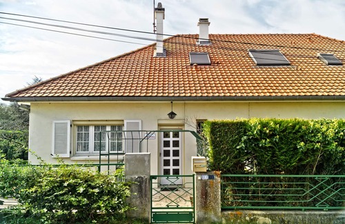 Bazemont Apartment | Seasonal cottage in a village .The quiet green countryside.