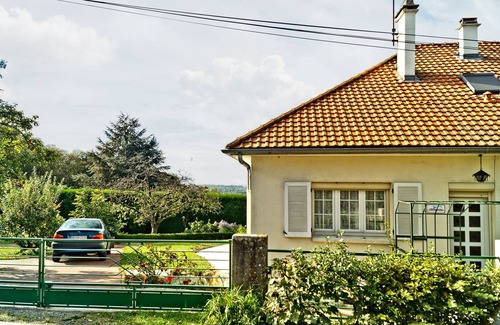 Bazemont Apartment | Seasonal cottage in a village .The quiet green countryside.