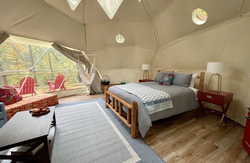 Wallkill House | Seasonal, Cozy Geo-Dome with Heat/AC on Private Hiking paradise in Gunks.
