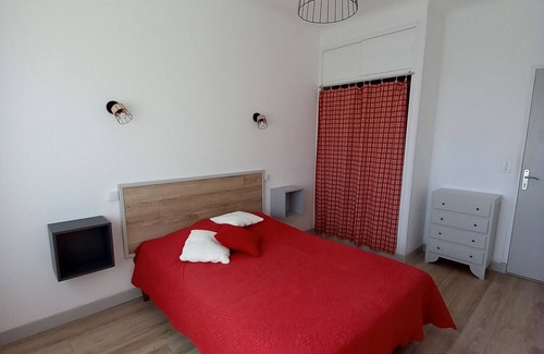 Ceyreste Apartment | Seasonal rental 3 rooms top of villa in Ceyreste